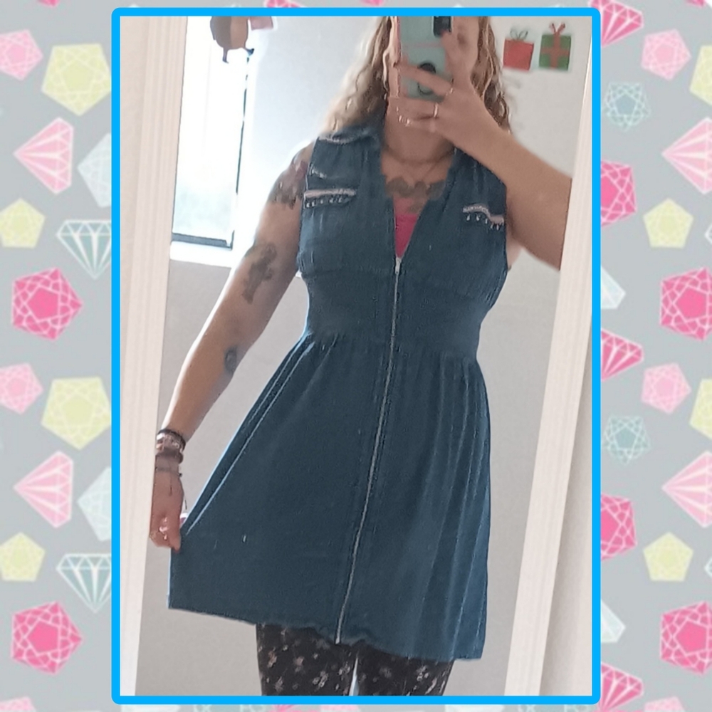 2 Mini Dresses - Picture 2 of 3
